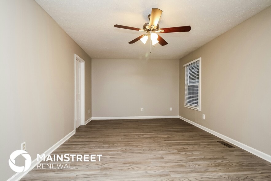 Building Photo - 592 Woodcrest Dr