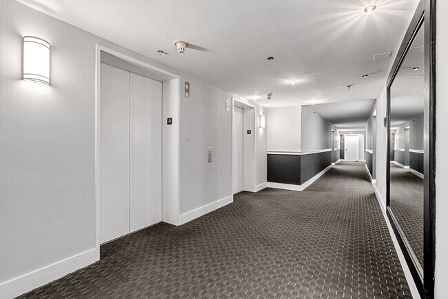 Building Photo - 1Br/1Bth, ready to move in. Heat/Hot Water...