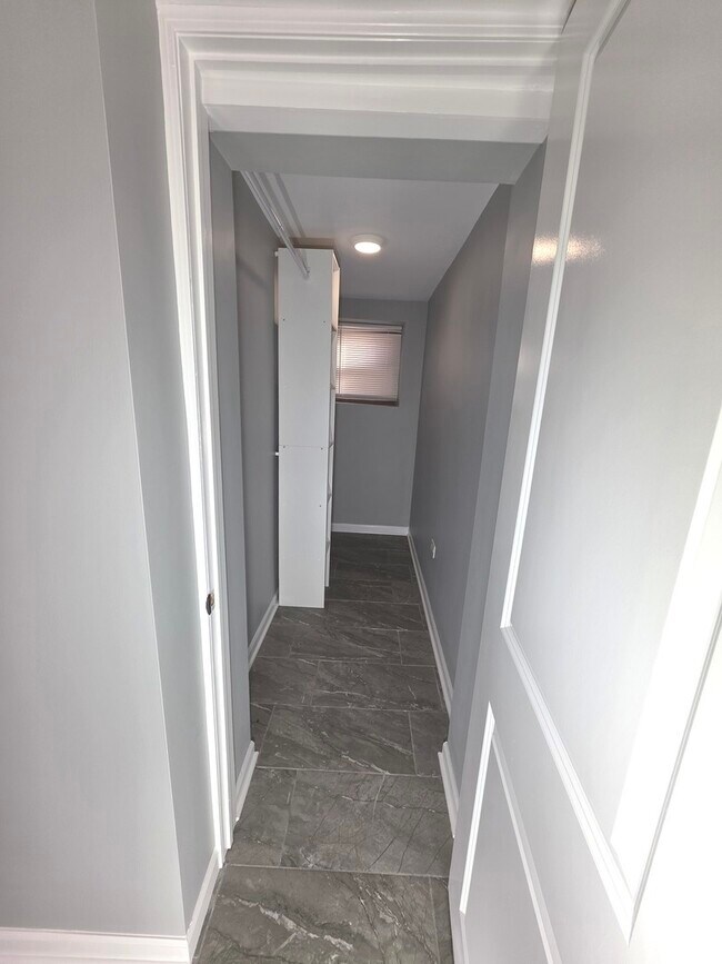 Building Photo - 5134 W Henderson St