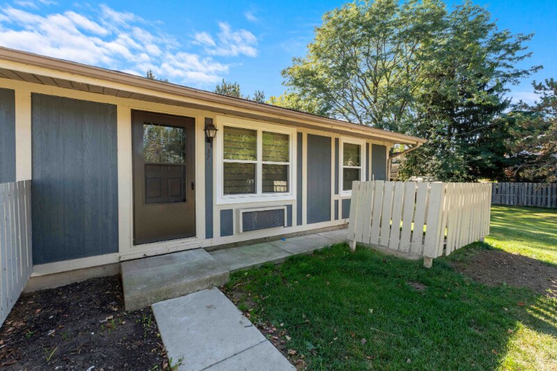 Building Photo - 6 Roanoke Ln