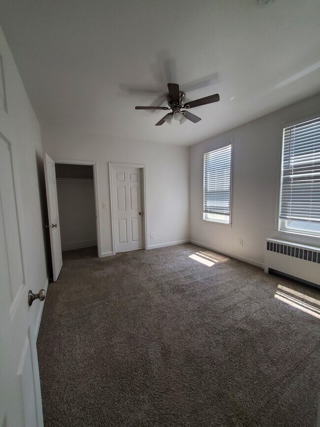 Building Photo - 100 S Park St