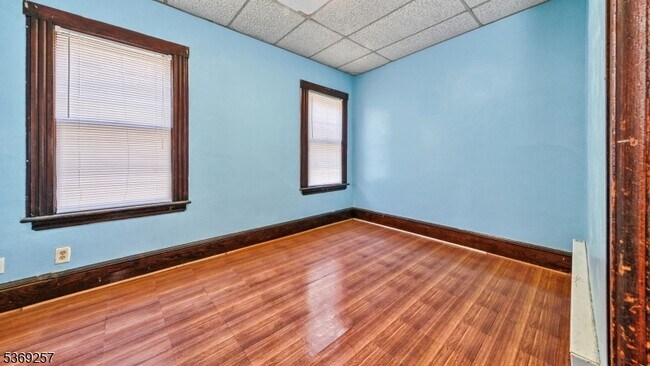 Building Photo - 129 17th Ave
