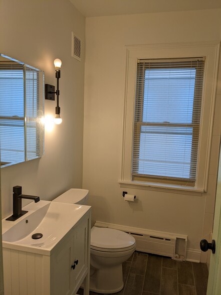 Building Photo - 10420 S Union Ave