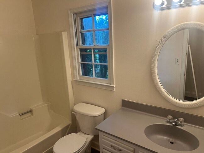 Building Photo - Charming 4-Bedroom, 2-Bath Home with Spaci...