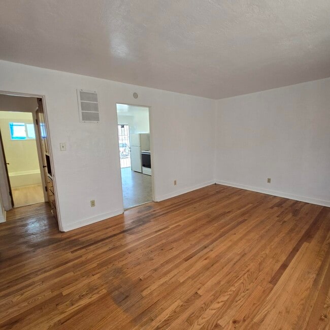 Building Photo - 205 Madison St NE