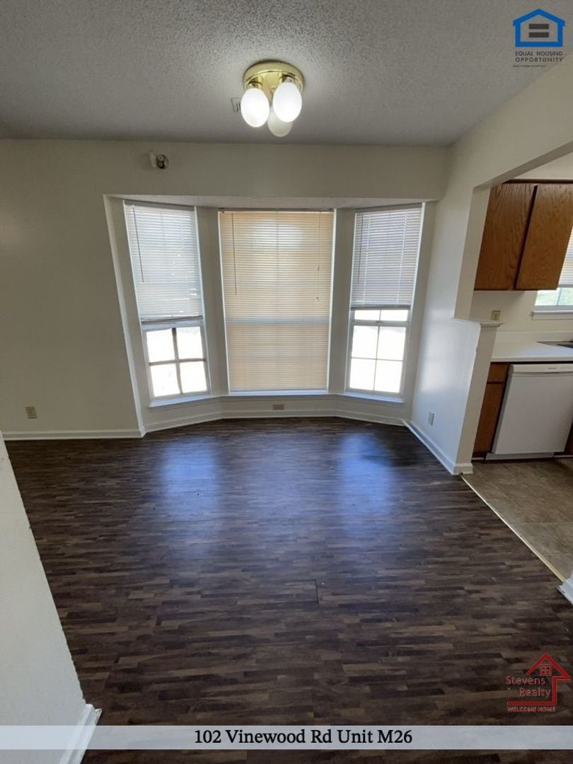 Building Photo - 102 Vinewood Rd