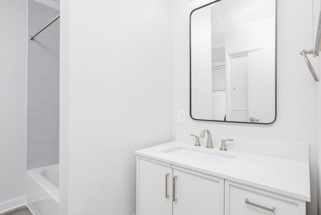 Building Photo - Spacious 2-Bed, 2-Bath Home with Basement – Prime Columbus Location!