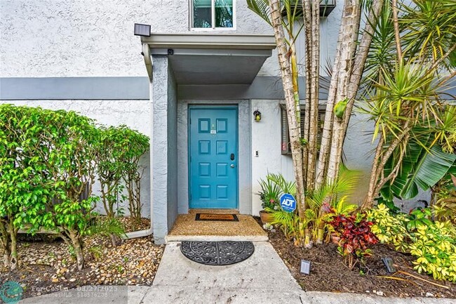 Building Photo - 2753 S Oakland Forest Dr