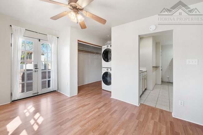 Building Photo - Sunny Retreat in South Capitol