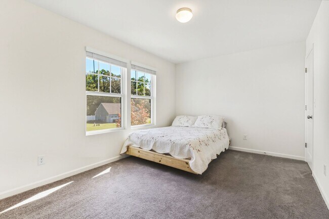 Building Photo - Energy-Efficient 3-Bed, 2.5-Bath Home in B...