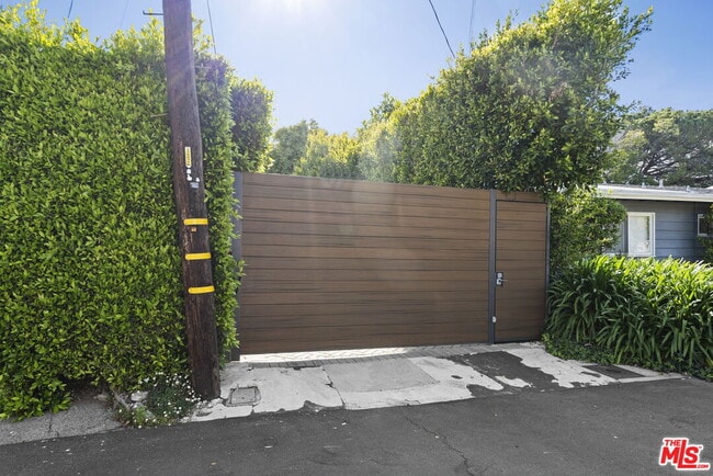 Building Photo - 641 Walther Way