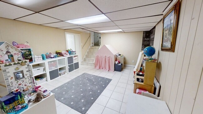 Building Photo - 827 Savitt Pl