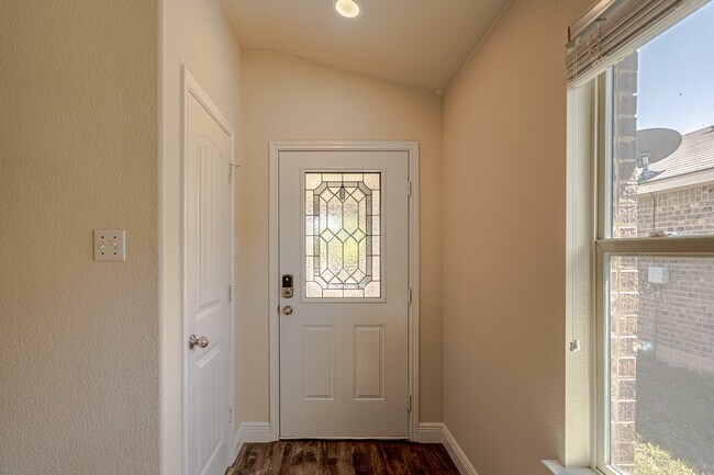 Building Photo - 121 Hematite Ln