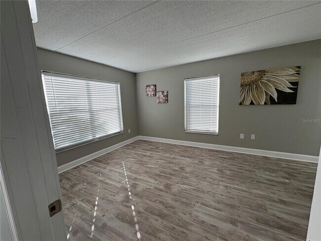 Building Photo - 464 N Paula Dr