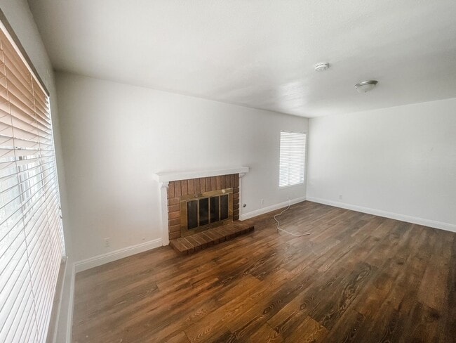 Building Photo - 5 bed/3 bath home in the heart of Spring Valley!
