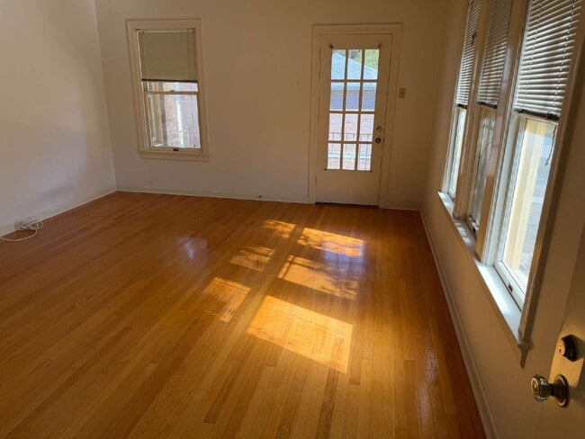 Building Photo - Beautiful two bedroom/1 bathroom with Original Details