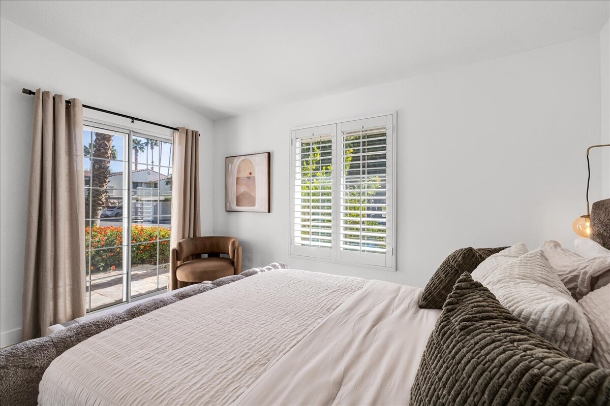 Building Photo - 2701 E Mesquite Ave