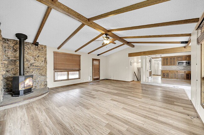 Building Photo - $3,195.00 - 3 Bedrooms, 2 Bathrooms Single...