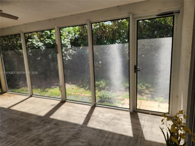 Building Photo - 107 18th Ave S