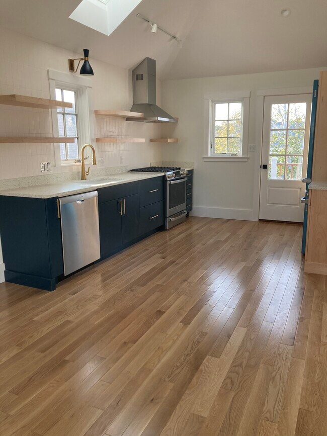 Kitchen - 114 Maplewood Ave