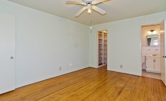 Building Photo - 2442 Oates Dr