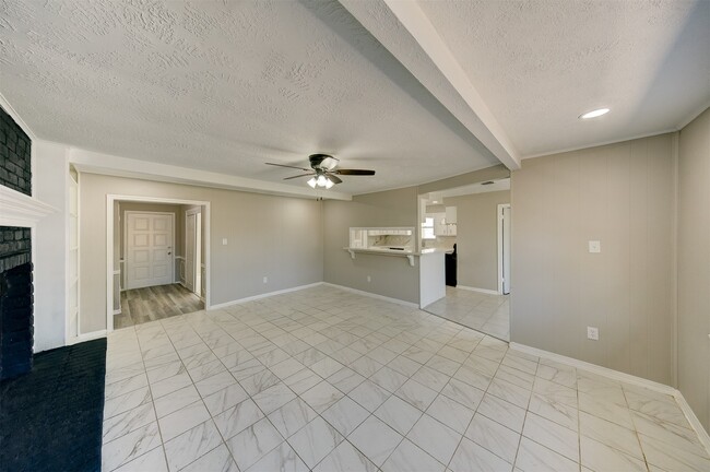 Building Photo - 361 Dawn Hill Dr