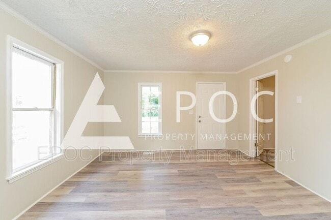 Building Photo - 2616 Manchester St