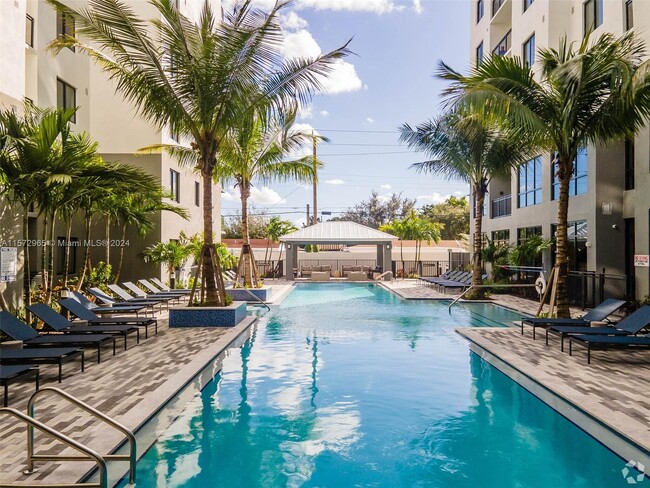 Building Photo - 401 Hialeah Dr