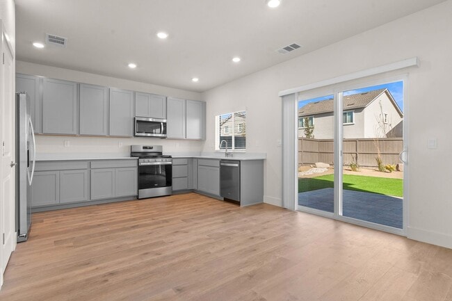 Building Photo - The Aspen - Luxurious 3 Bedroom 2.5 Bath T...