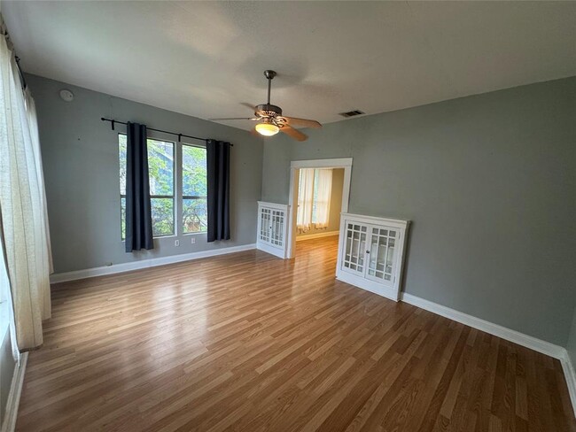 Building Photo - 1129 Saucedo St