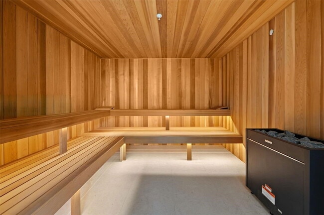 Building Photo - 700 NE 24th St