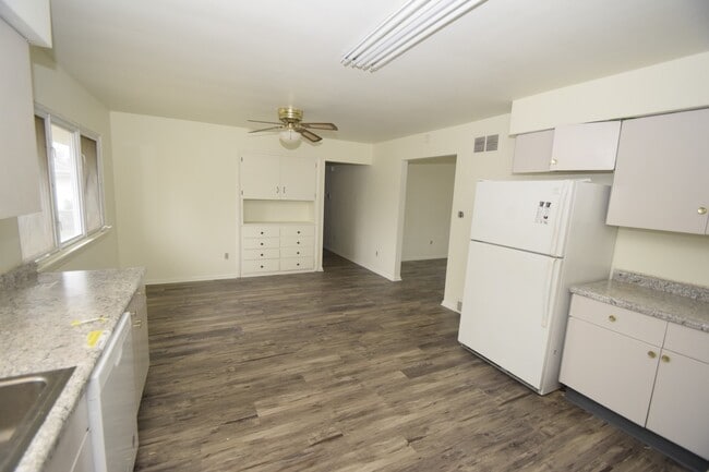Building Photo - 3 bed / 3 bath Home for Rent in Hobart