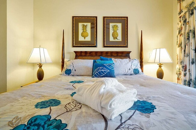 Building Photo - "Beautifully Furnished 3-Bedroom Condo in Desirable Heritage Crossing"