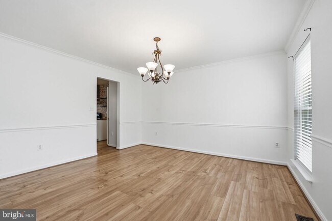 Building Photo - 11 St Marks Ct