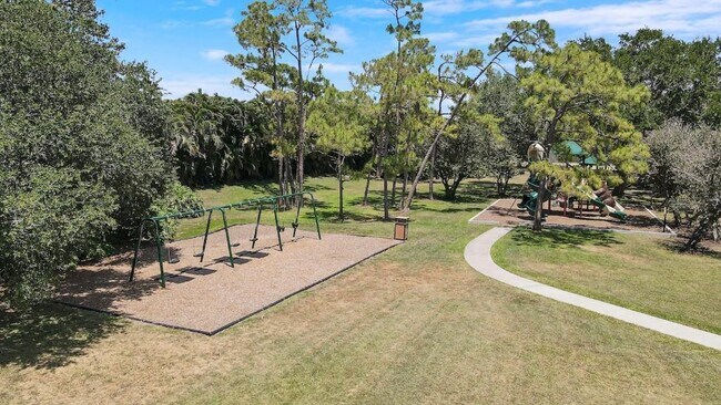 Building Photo - 112 Club Dr