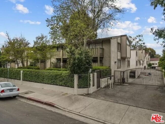 Building Photo - 18433 Hatteras St