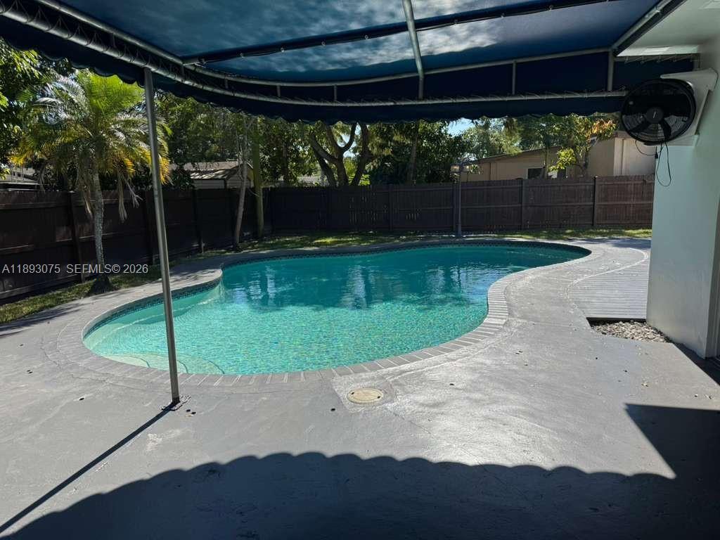 Building Photo - 740 Beachwood Ln