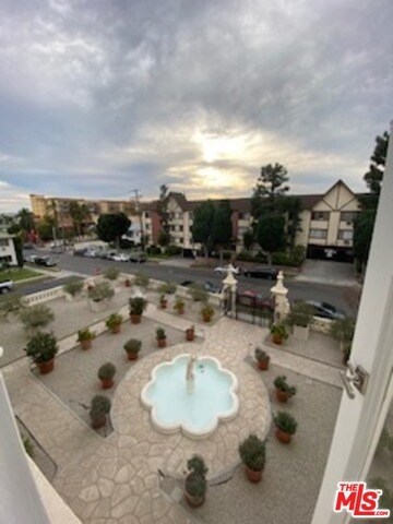 Building Photo - 1750 N Serrano Ave