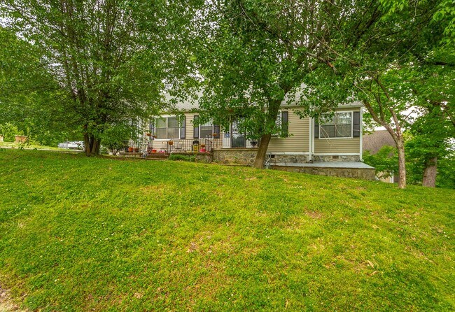 Building Photo - 321-325 Pine Ridge Road