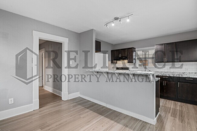 Building Photo - 3321 E Victor St