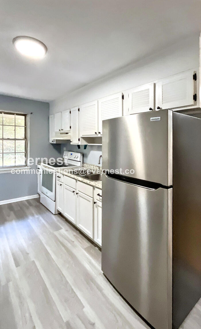 Building Photo - 18 Inglenook Dr