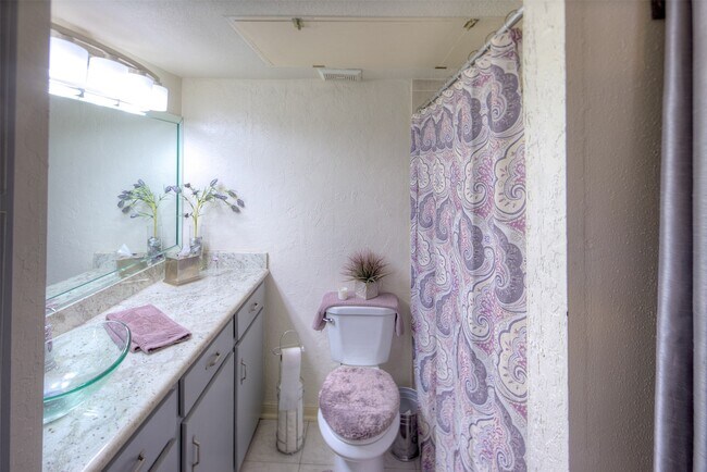 Building Photo - 845 Augusta Dr