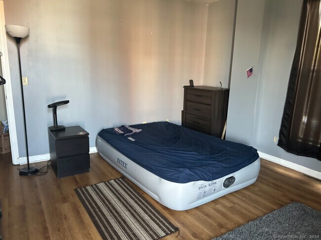 Building Photo - 19 S High St