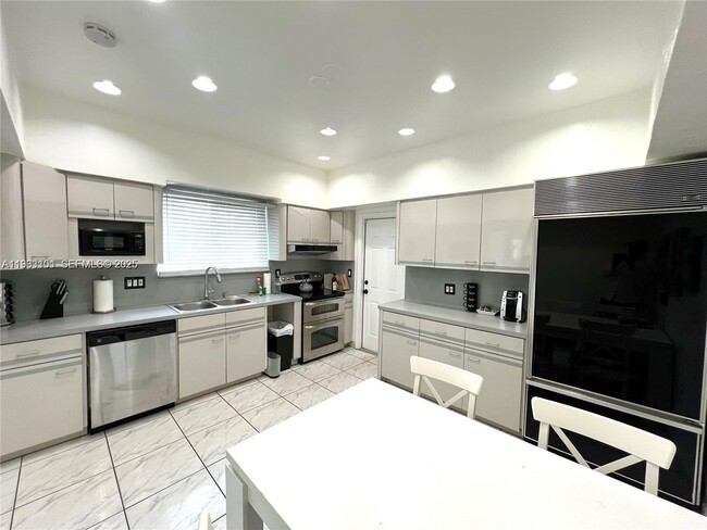 Building Photo - 2235 SW 23rd Ave