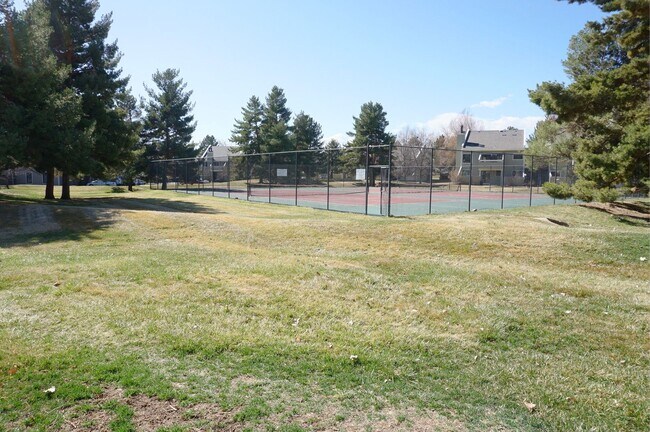Building Photo - Adorable 1st floor 2 bedroom 1 bath condo ...
