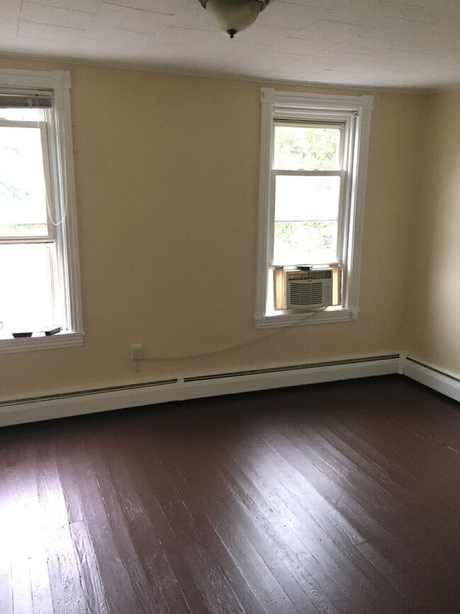 Building Photo - Spacious 3BR House in Columbia!