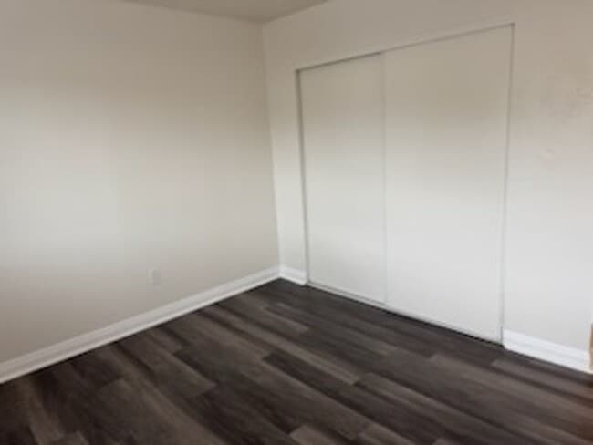 Building Photo - Move in special !! Fully Renovated 2-Bedro...