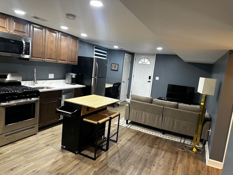 Building Photo - 5409 Emerson St