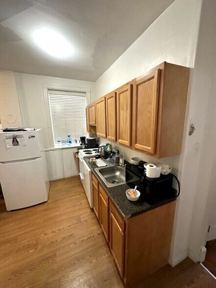 Building Photo - 1563 Beacon St