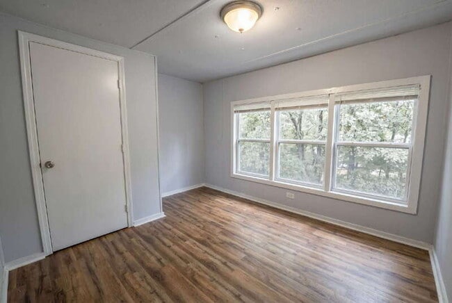 Building Photo - 122 Collins Rd